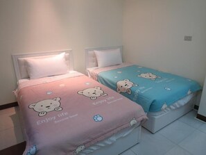 Chambre Standard avec lits jumeaux, salle de bains privée | Wi-Fi gratuit