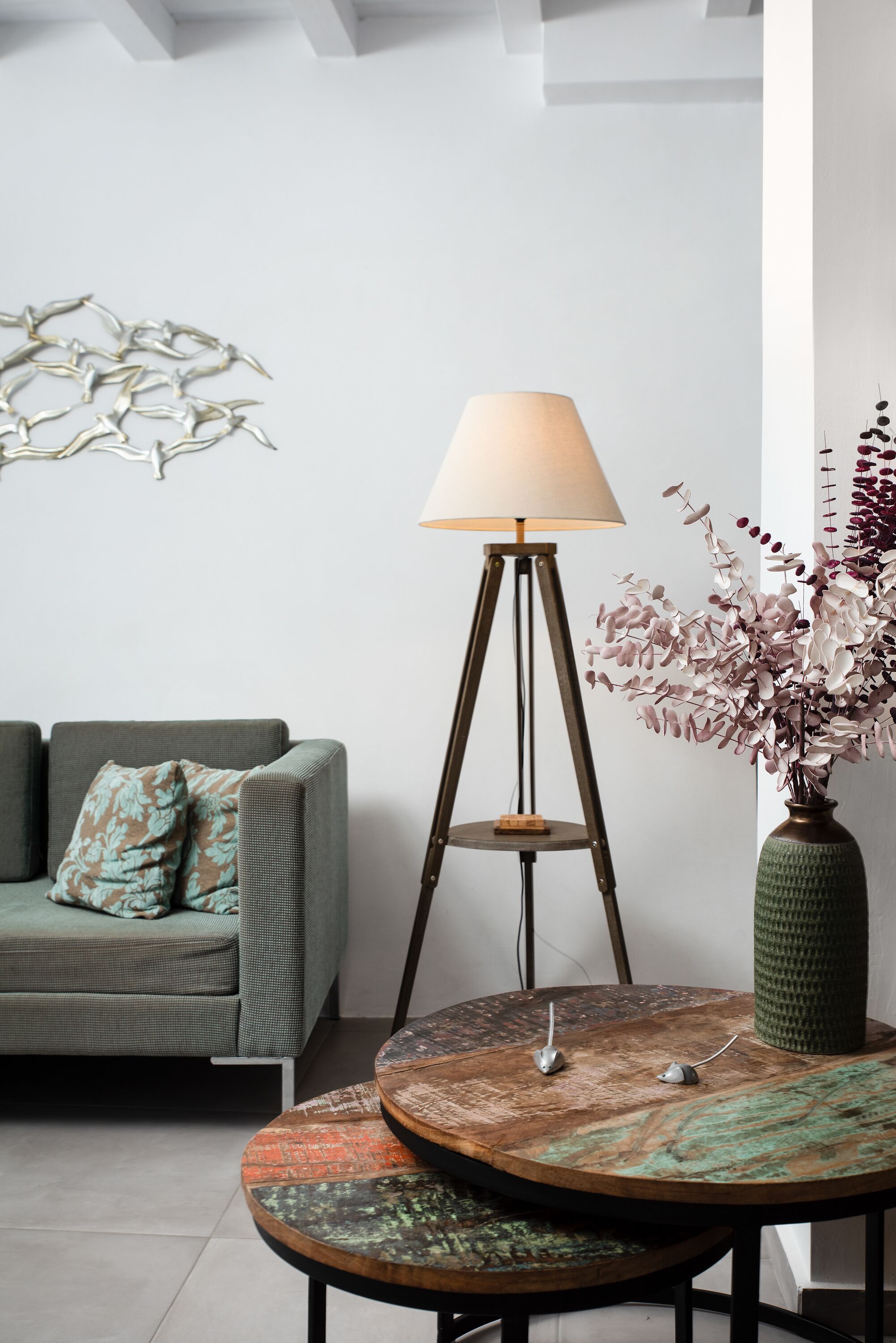 Smart TV, Netflix, books, streaming services