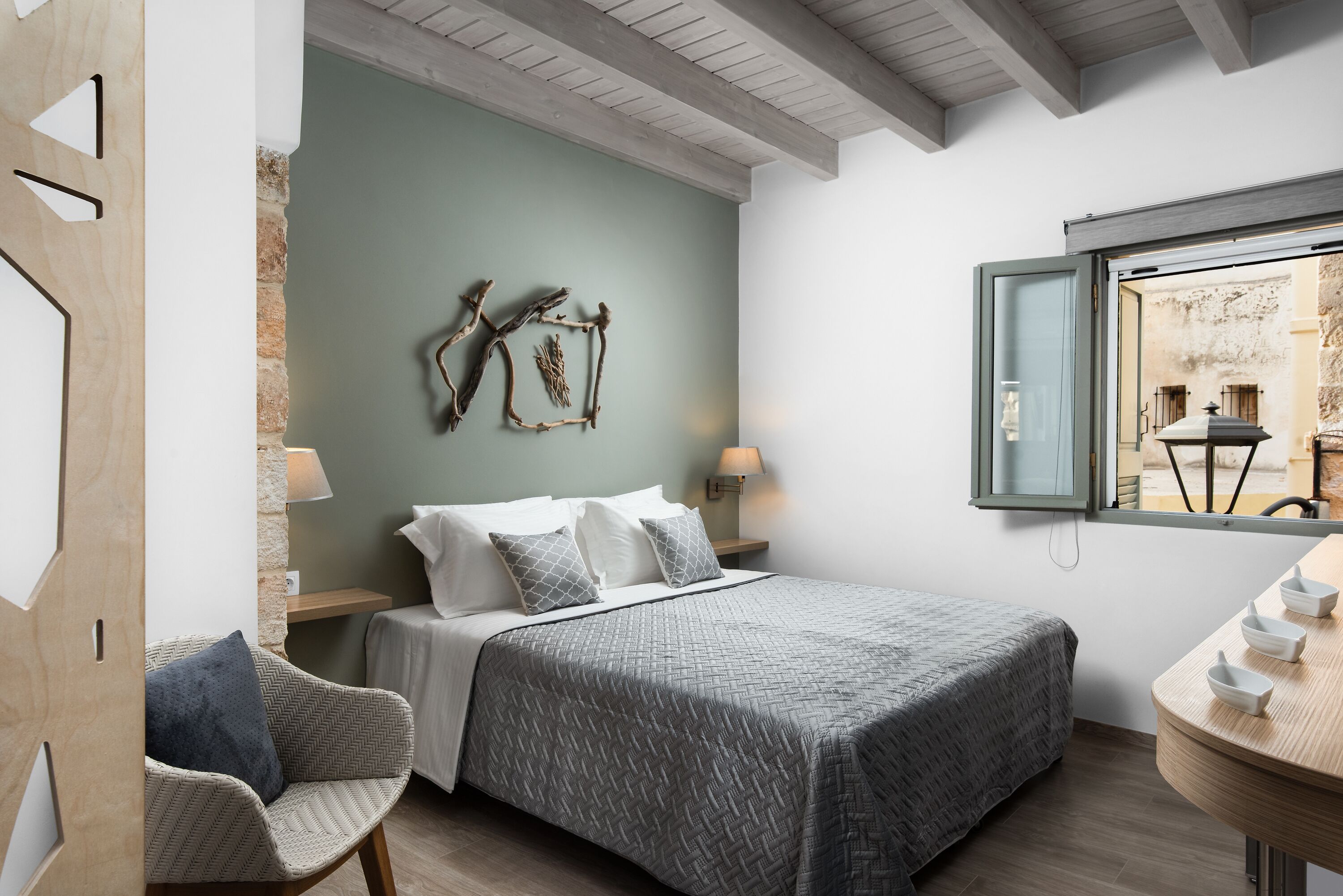 3 bedrooms, in-room safe, desk, soundproofing