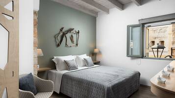 3 bedrooms, in-room safe, desk, soundproofing