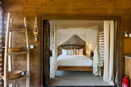 Private Pool + Free Wifi + Outdoor shower
La Pointe Beach Huts