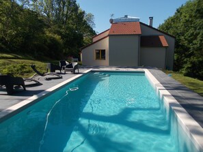 Outdoor pool - architect-designed house in the countryside with private pool near Beaune (Lusigny-sur-Ouche)