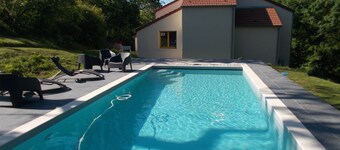 architect-designed house in the countryside with private pool near Beaune