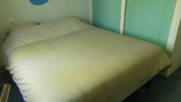 4 Schlafzimmer, Schreibtisch, Bügeleisen/Bügelbrett, Reisekinderbett