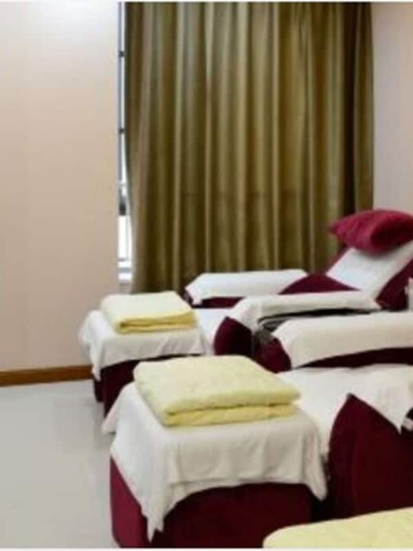 Steam room, detox wraps, reflexology, manicures and pedicures, massages