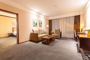 1 bedroom, desk, blackout drapes, soundproofing