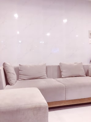 Lobby sitting area - Aurora Hotel (Ho Chi Minh City)