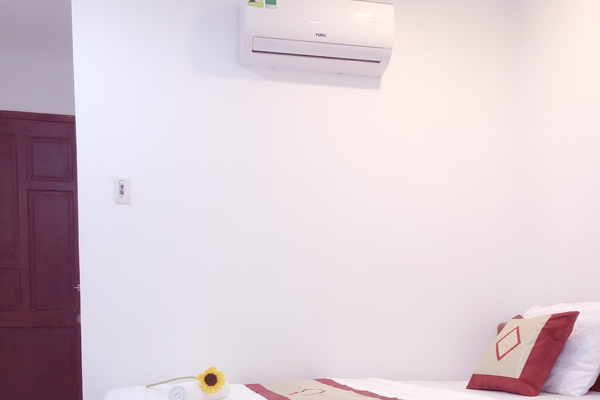 Standard-Zweibettzimmer | Schreibtisch, schallisolierte Zimmer, kostenloses WLAN, Bettwäsche