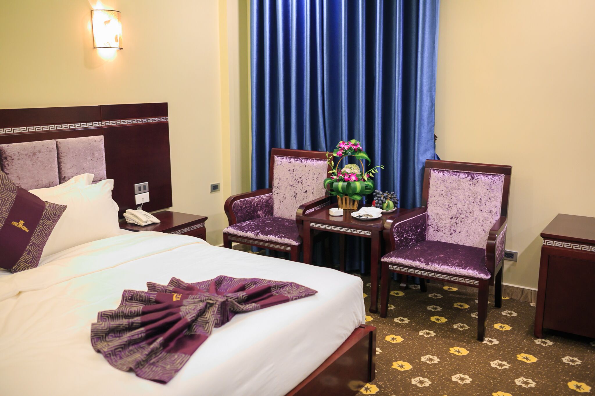 deluxe double room, bathtub | 1 bedroom, minibar, in-room safe, individually decorated
