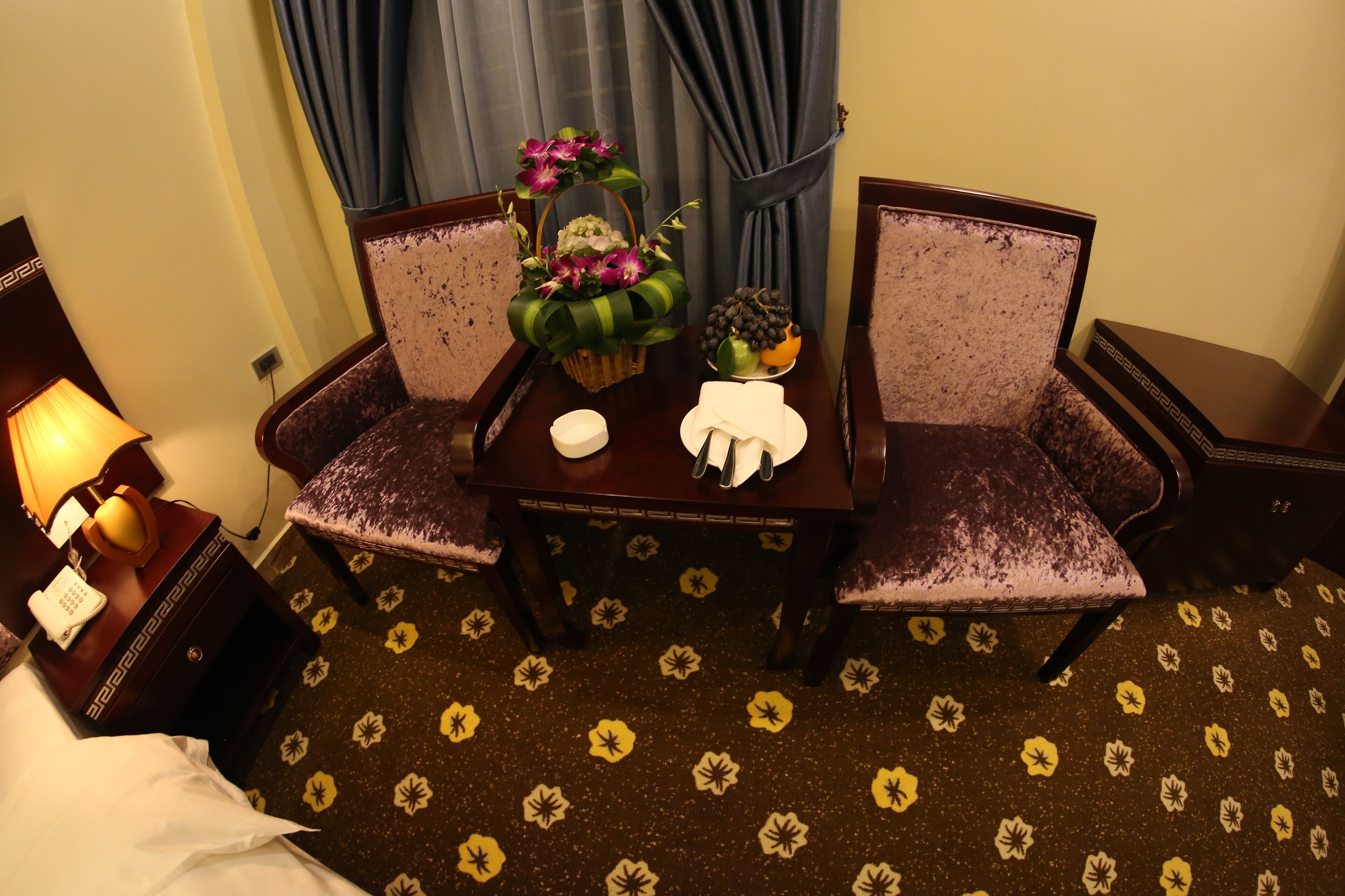 deluxe double room, bathtub | 1 bedroom, minibar, in-room safe, individually decorated