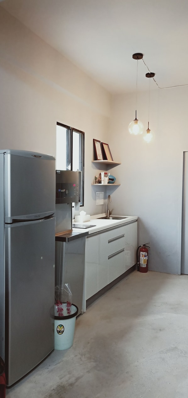 Shared fridge - Yes Sir Homestay II - Hostel (Nangan)