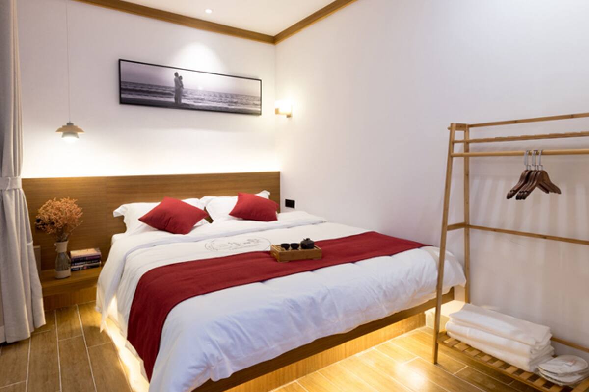 Fashion Double Room (Mainland-Chinese Citizen Only) | Blackout curtains, free WiFi, bed sheets