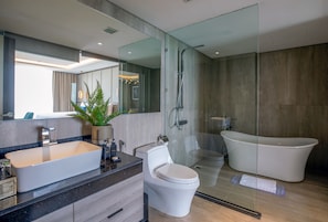 Free toiletries, hair dryer, bathrobes, slippers - Minh Toan SAFI Ocean Hotel (Da Nang)
