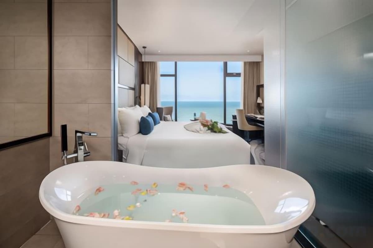Minibar, két bảo mật tại phòng, bàn