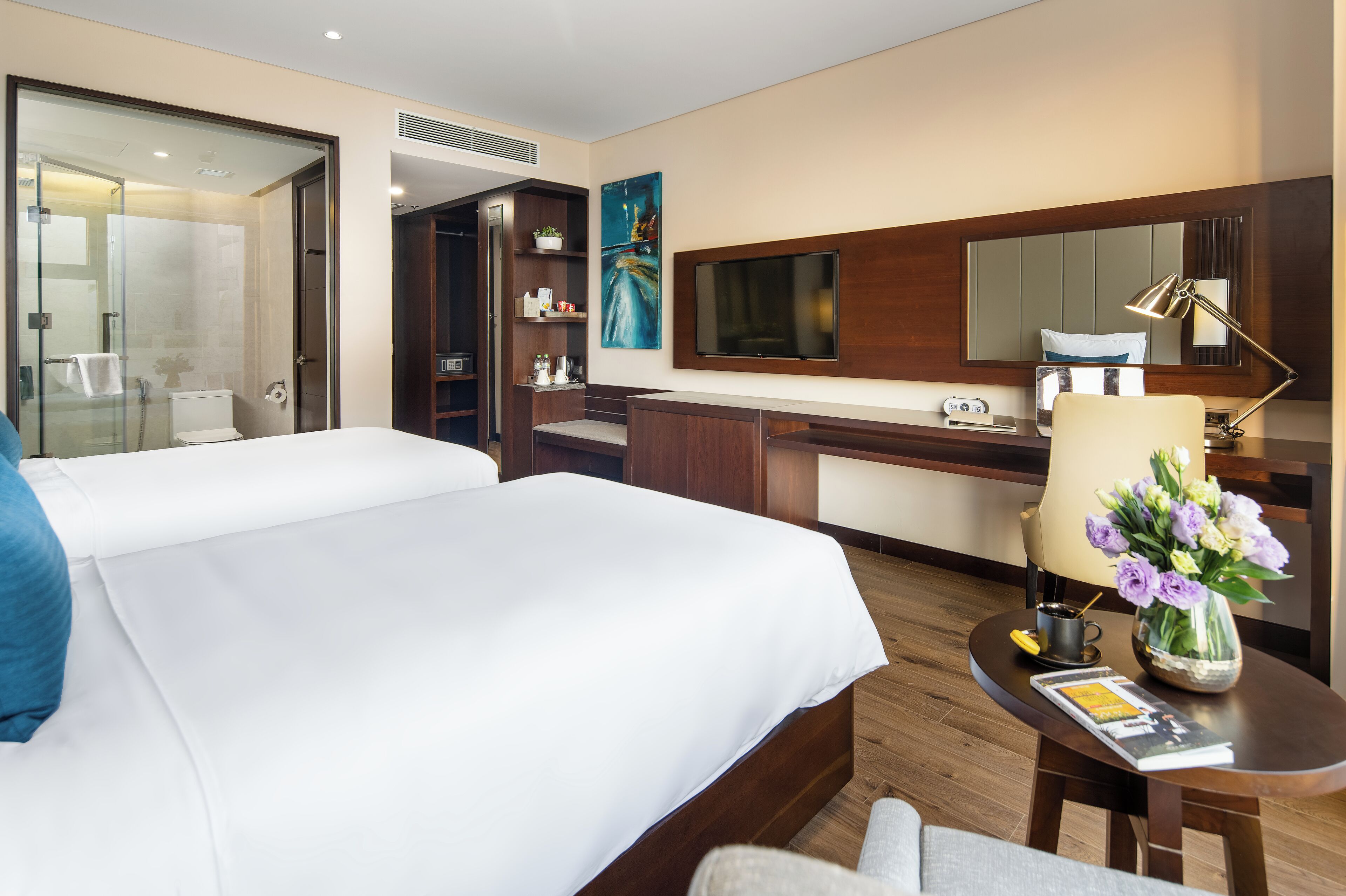 Minibar, in-room safe, individually decorated, individually furnished