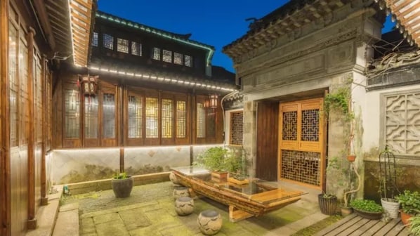 Courtyard - Floral Hotel Rainview Pavilion (Suzhou)