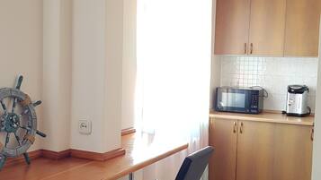 Apartment | Eigene Küche | Großer Kühlschrank, Mikrowelle, Ofen, Herdplatte