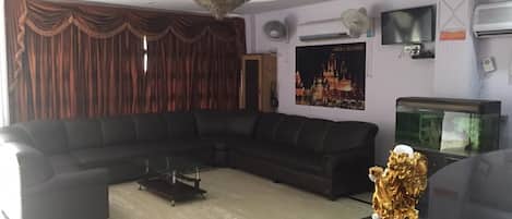 Deluxe Double or Twin Room | Desk, free WiFi