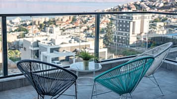Luxury Apartment | Balcony