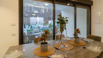 Luxury Apartment | In-room dining