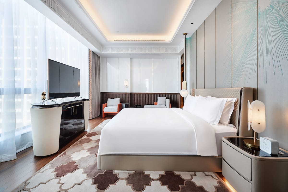 Executive Suite King | Minibar, caja de seguridad en la habitación y decoración personalizada