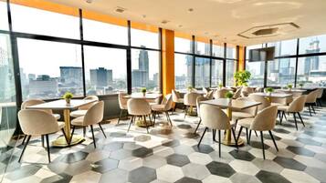 Petit déjeuner, déjeuner et dßner servis sur place