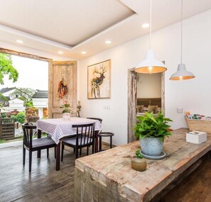 Elegant Double Room | Living room | LCD TV - Floral Hotel Lynn's Resort Suzhou (Suzhou)