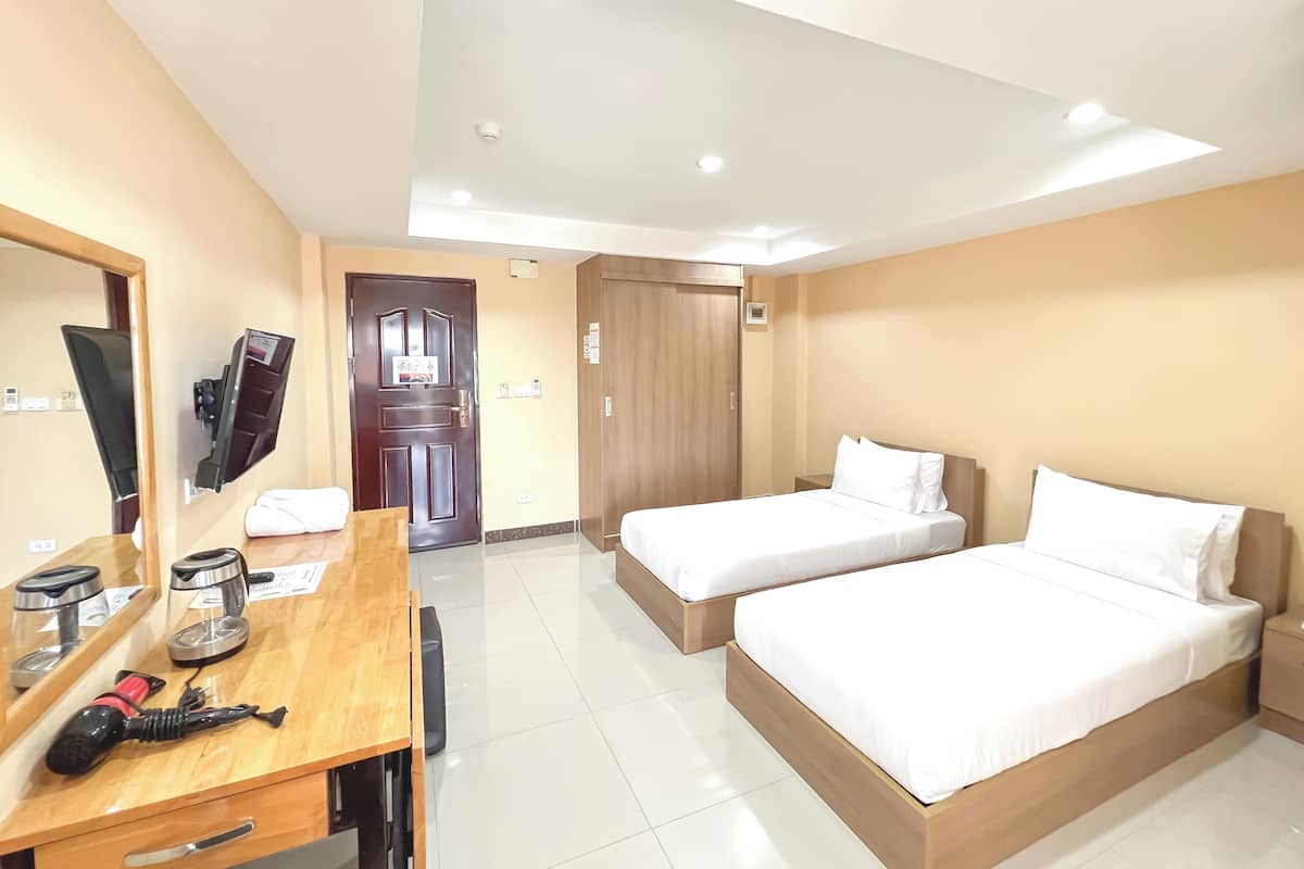 Habitación estándar con 2 camas individuales | Escritorio y wifi gratis