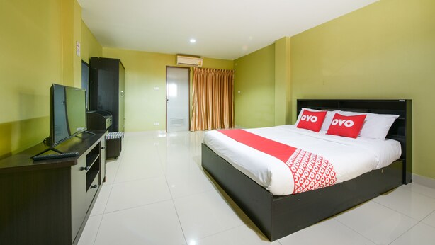 Standard Double Room | Desk, WiFi (free), bed sheets - OYO 440 Season 5 Residence (Si Racha)