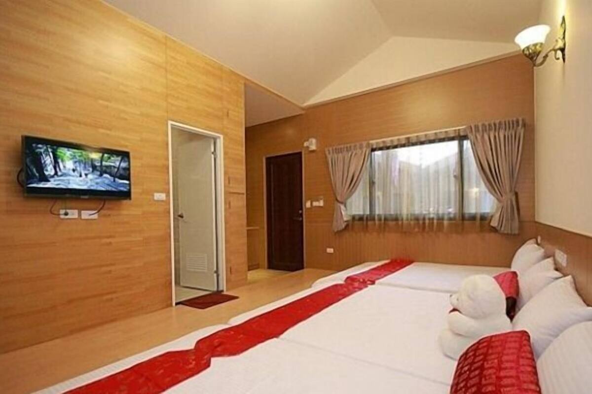 Blackout curtains, free WiFi, bed sheets