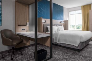 Pillowtop beds, desk, laptop workspace, blackout drapes - SpringHill Suites by Marriott Winchester (Winchester)