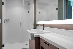 Articles de toilette gratuits, sèche-cheveux, serviettes fournies, savon