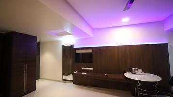 1 bedroom, individually decorated, individually furnished
