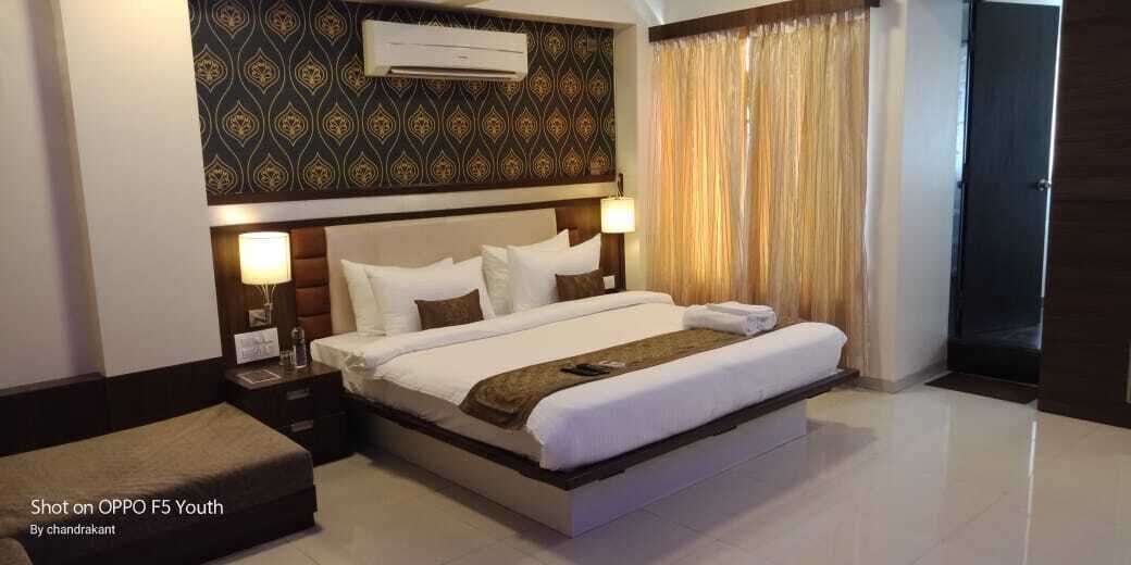 Suite Room | Individually decorated, individually furnished, blackout curtains