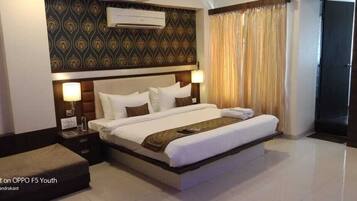 Suite Room | Individually decorated, individually furnished, blackout curtains