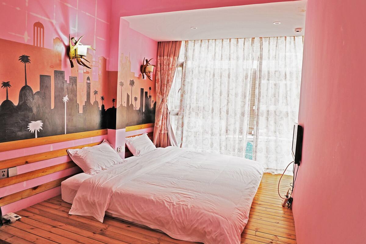 Quarto duplo | Escrivaninha, cortinas blackout, Wi-Fi de cortesia