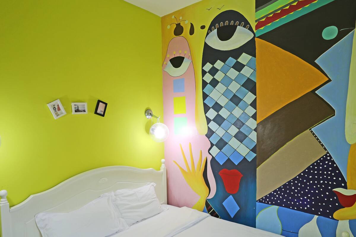 Quarto casal | Escrivaninha, cortinas blackout, Wi-Fi de cortesia