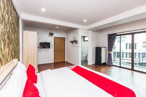 Habitación doble Deluxe | Escritorio, wifi gratis y ropa de cama 