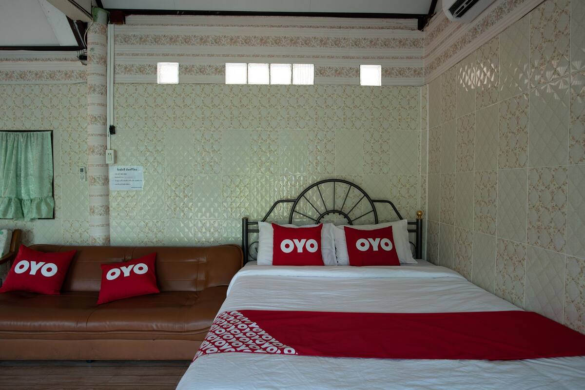 Premier Double Room | Desk, free WiFi, bed sheets