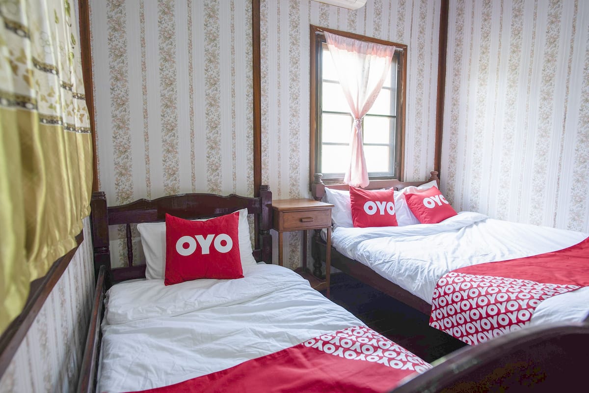 Basic Triple Room | Desk, free WiFi, bed sheets
