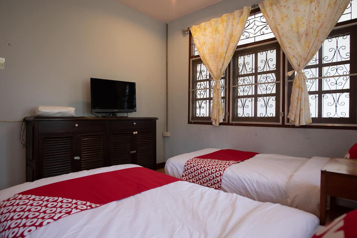 Deluxe Twin Room | Desk, free WiFi, bed sheets