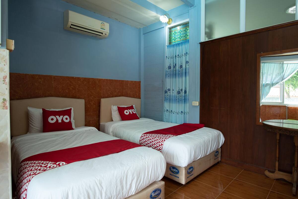 Deluxe Twin Room, Pool View | Desk, free WiFi, bed sheets