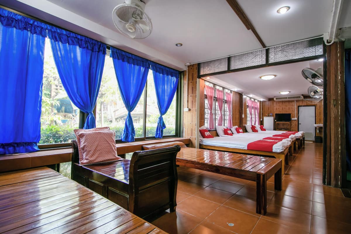 Desk, free WiFi, bed sheets