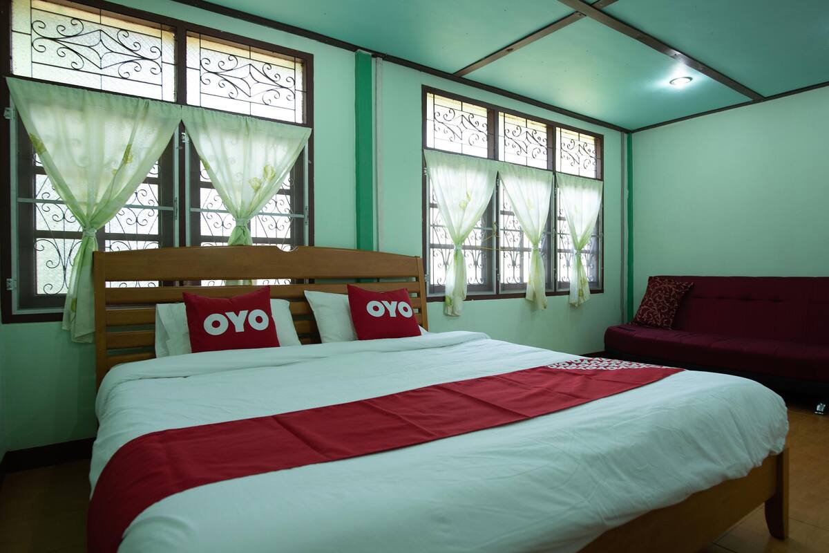 Deluxe Double Room | Desk, free WiFi, bed sheets
