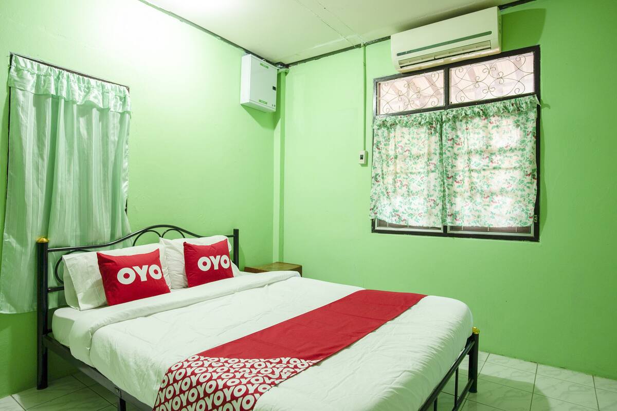 Classic Double Room | Desk, free WiFi, bed sheets
