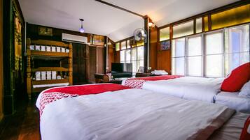 Family Suite | 1 bedroom, desk, free WiFi, bed sheets