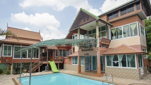 Outdoor pool - Raknatee Resort (Bang Len)