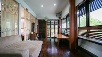 Suite, 1 Bedroom | 1 bedroom, desk, free WiFi, bed sheets