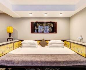 Desk, blackout drapes, free WiFi, bed sheets - Floral Hotel Sui Yuan Pingyao (Jinzhong)