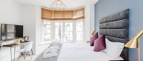 Double Room, Private Bathroom | Egyptian cotton sheets, premium bedding, laptop workspace, free WiFi